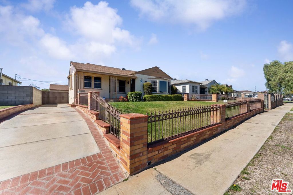 Property Photo: 10215 S St Andrews Place CA 90047