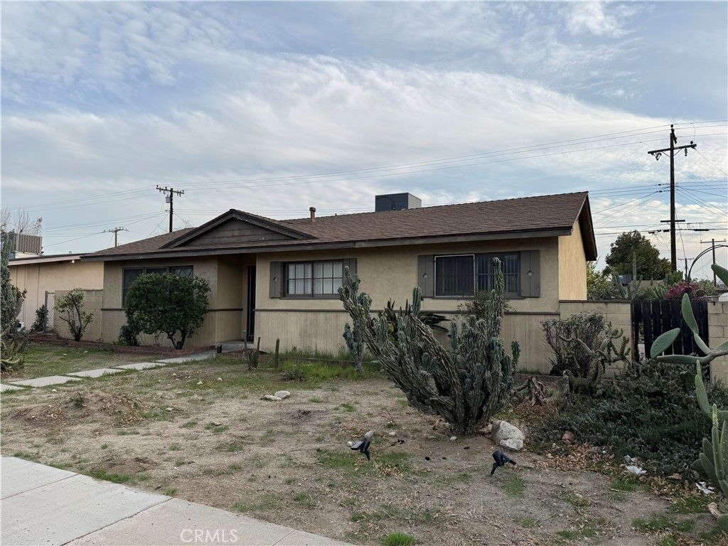 Property Photo:  938 E Lugonia Avenue  CA 92374 