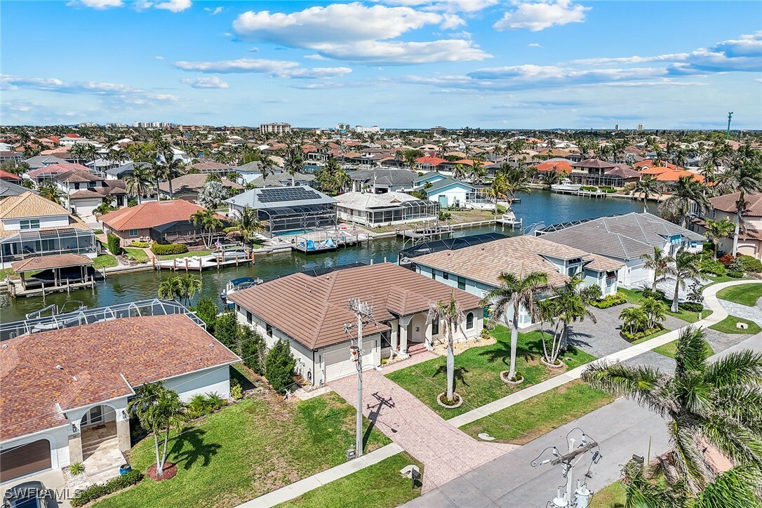 Property Photo: 920 Ruby Court FL 34145
