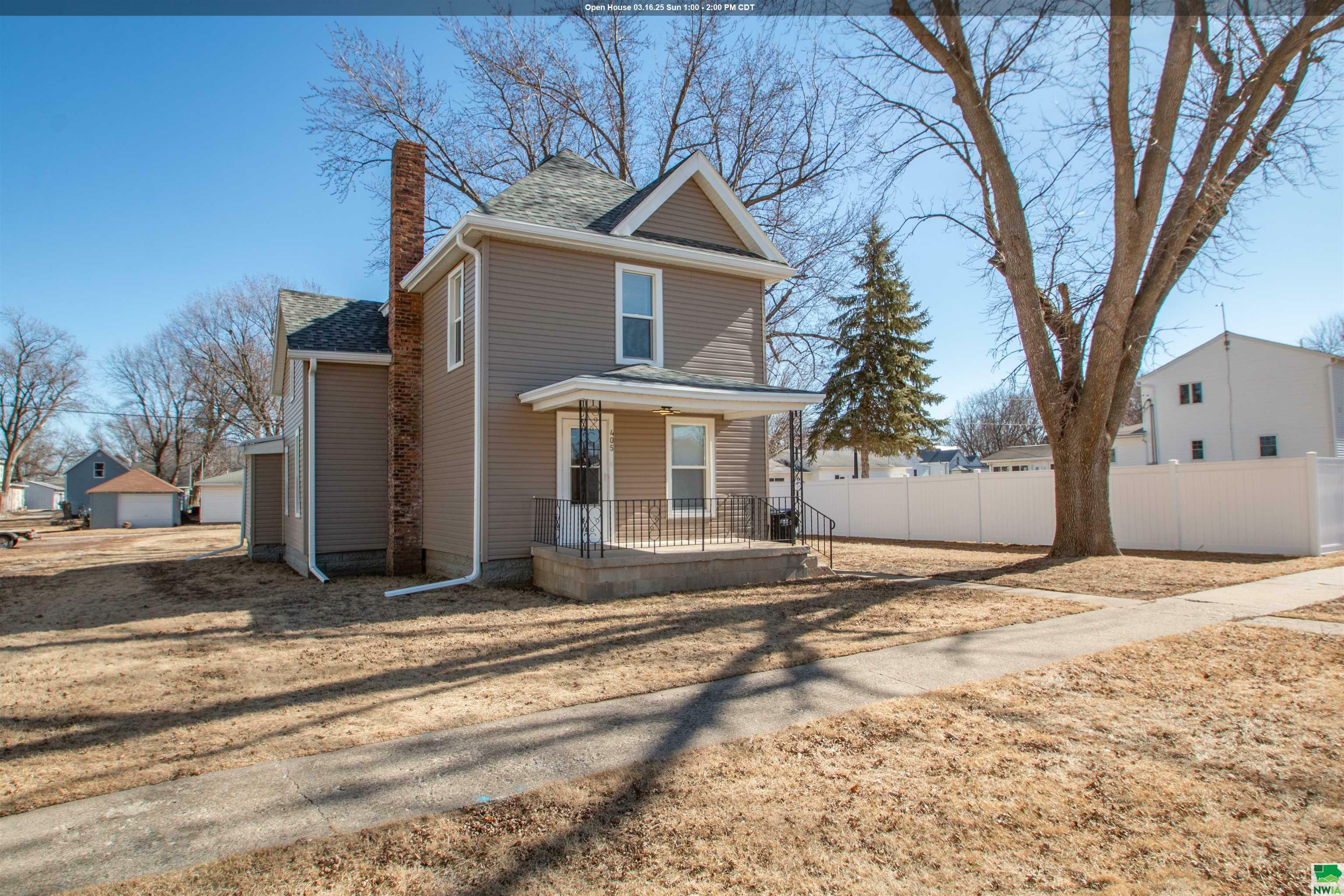 Property Photo:  405 N Elm St  IA 51035 