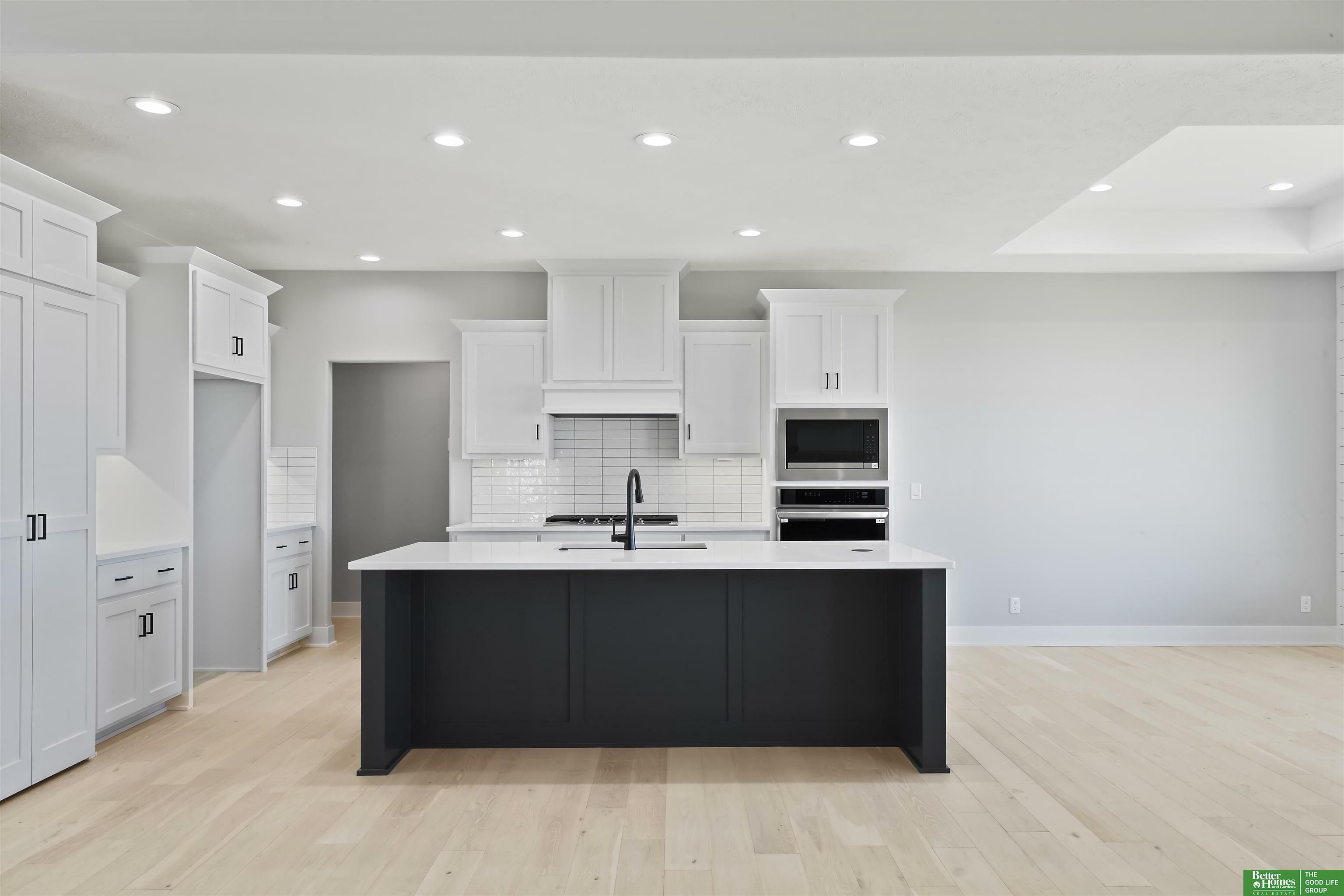 Property Photo: 5430 N 212 Avenue NE 68022