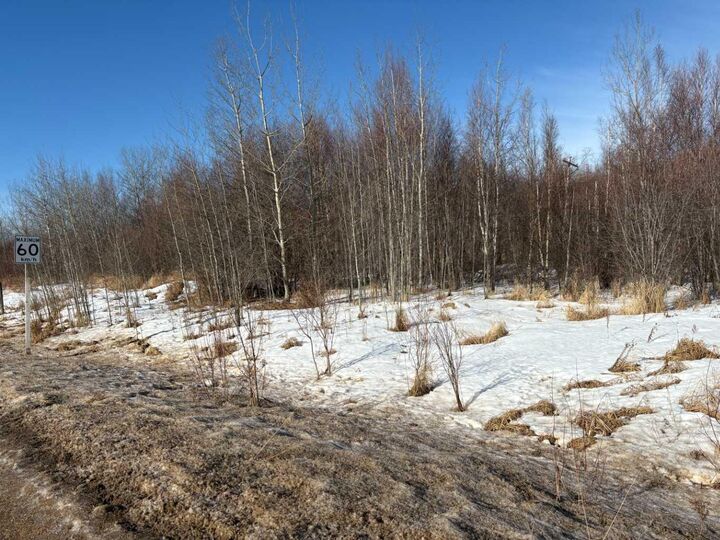 Property Photo: 816 Misstassiniy Road AB T0G 2K0