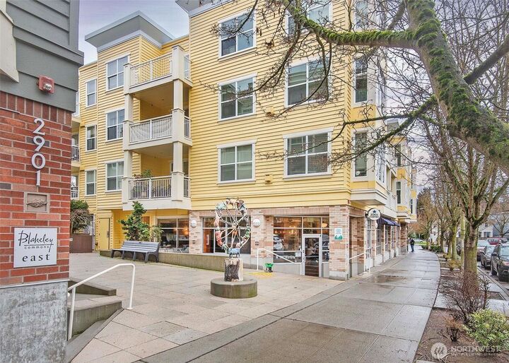 Property Photo:  2901 NE Blakeley Street 305  WA 98105 