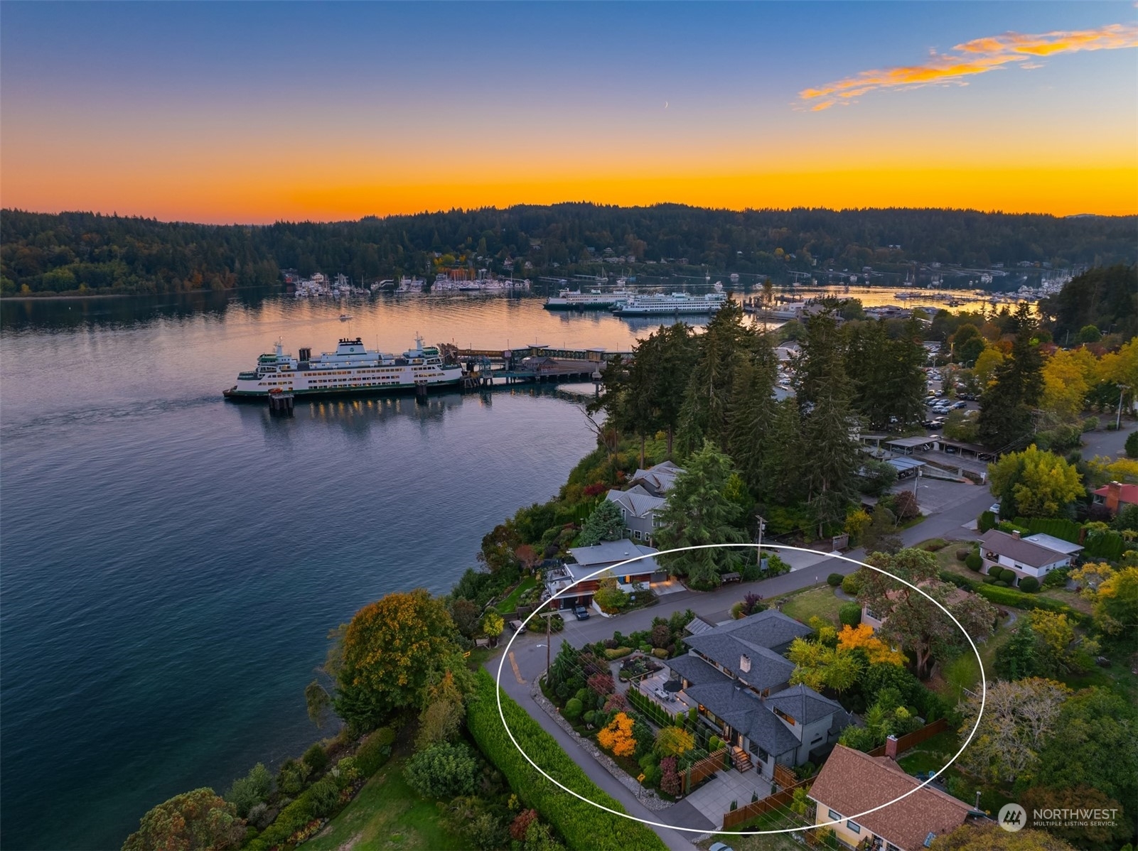 Property Photo: 109 Eagle Place NE WA 98110
