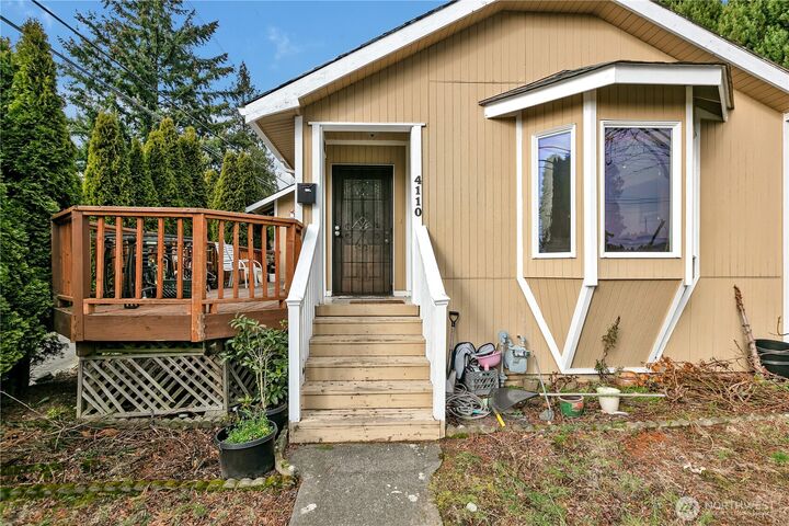 Property Photo: 4110 SW Raymond Street WA 98136