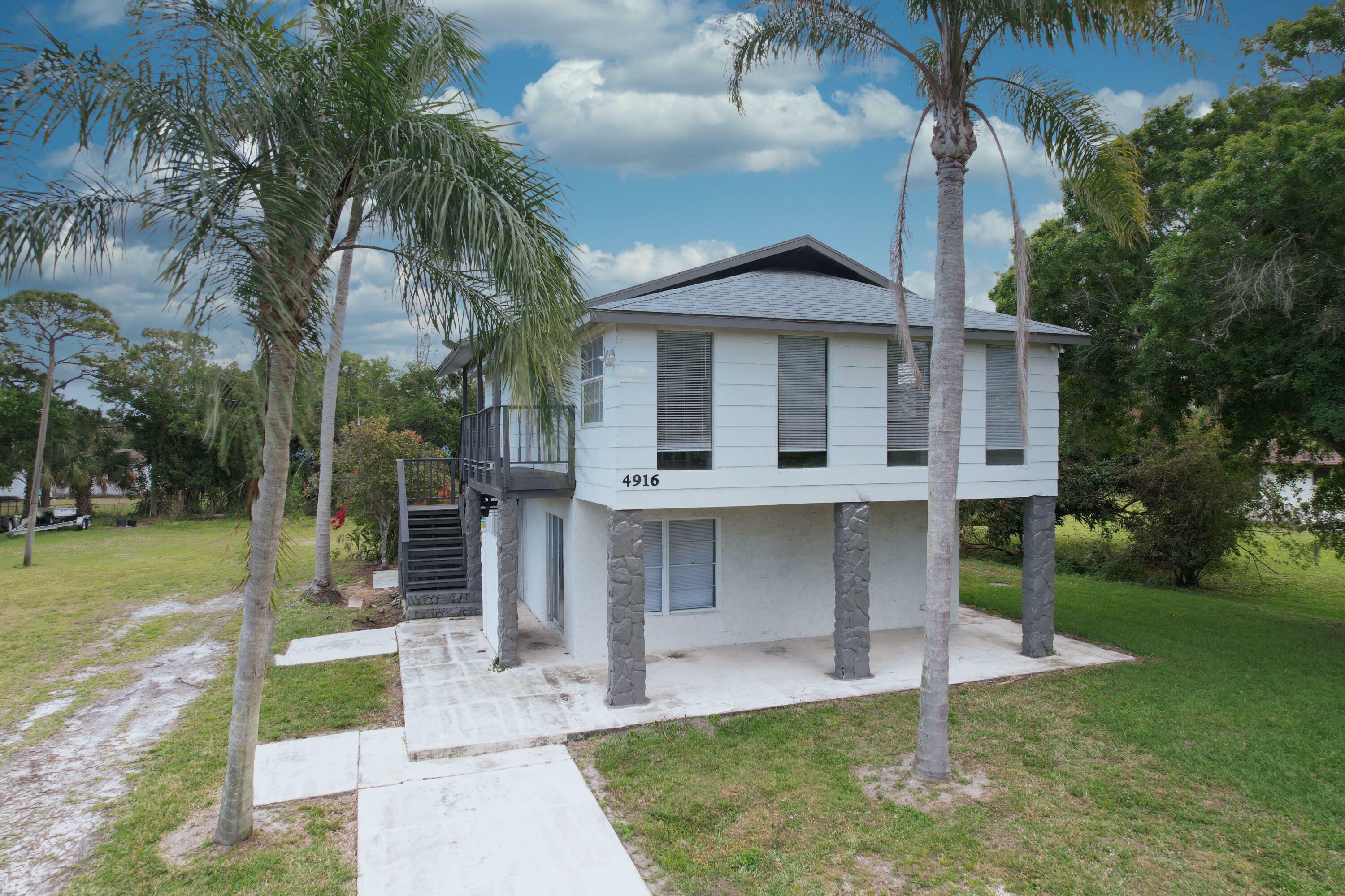 Property Photo:  4916 Silver Oak Drive  FL 34982 