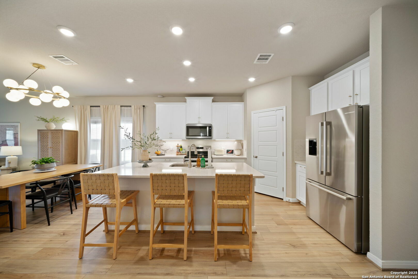 Property Photo: 213 Goodfella Ave TX 78108
