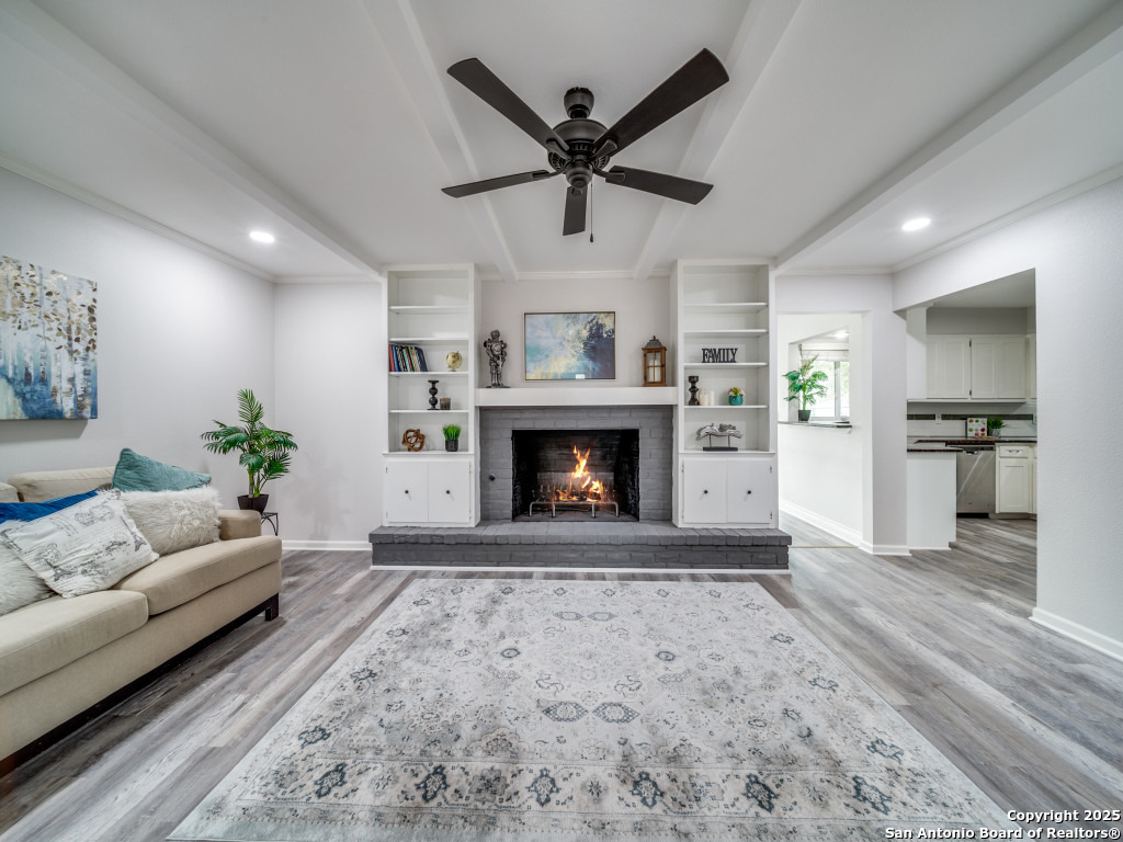 Property Photo: 606 Moorside TX 78239