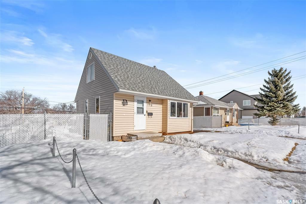 Property Photo:  170 Iroquois Street E  SK S6H 4T2 