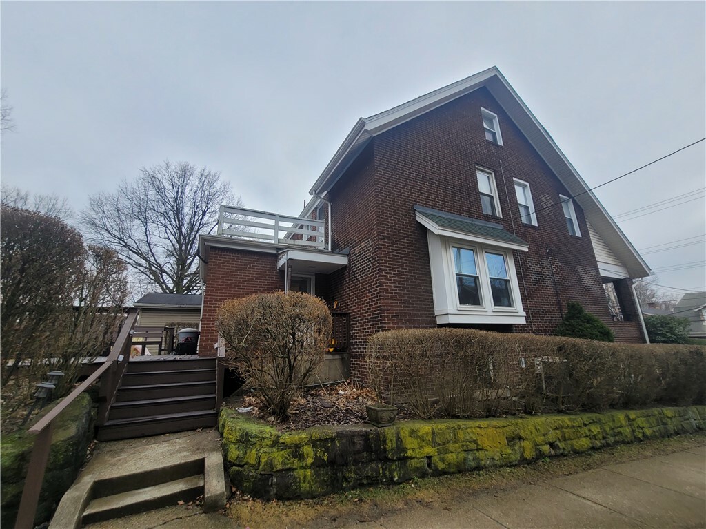 Property Photo:  2201 Shady Ave  PA 15217 