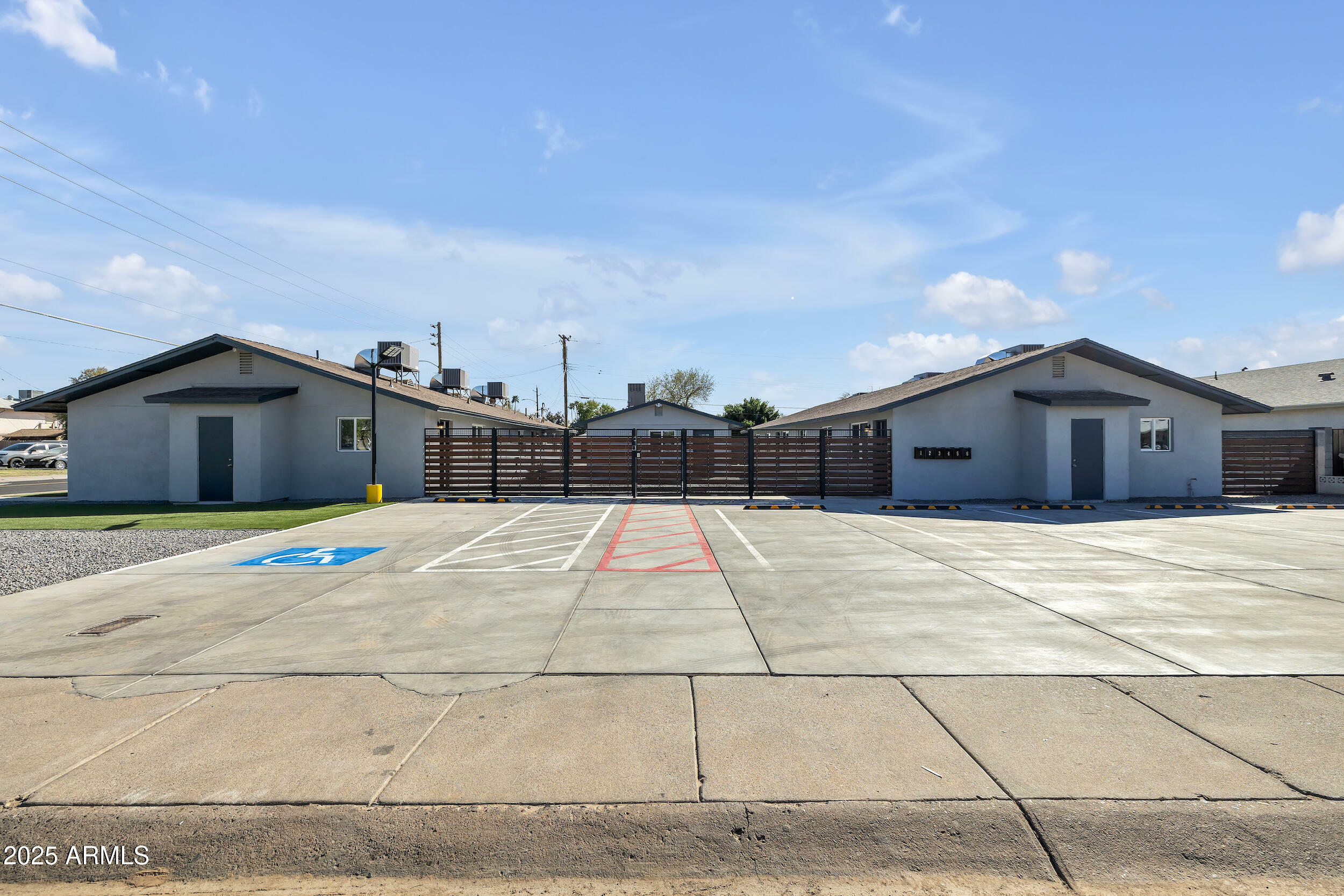 Property Photo: 5501 W Orangewood Avenue AZ 85301