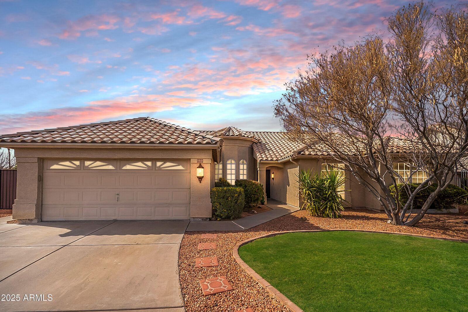 Property Photo:  750 S Cholla Street  AZ 85233 