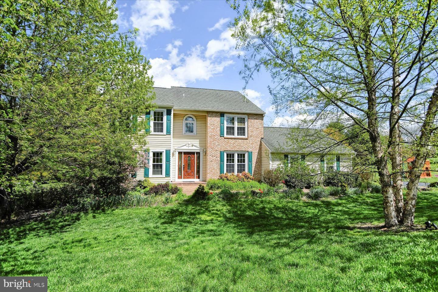 Property Photo: 17 Nottingham Drive PA 19390