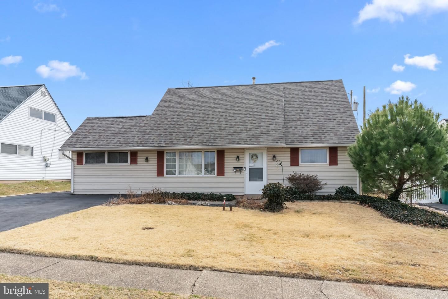 Property Photo:  39 Mayflower Road  PA 19056