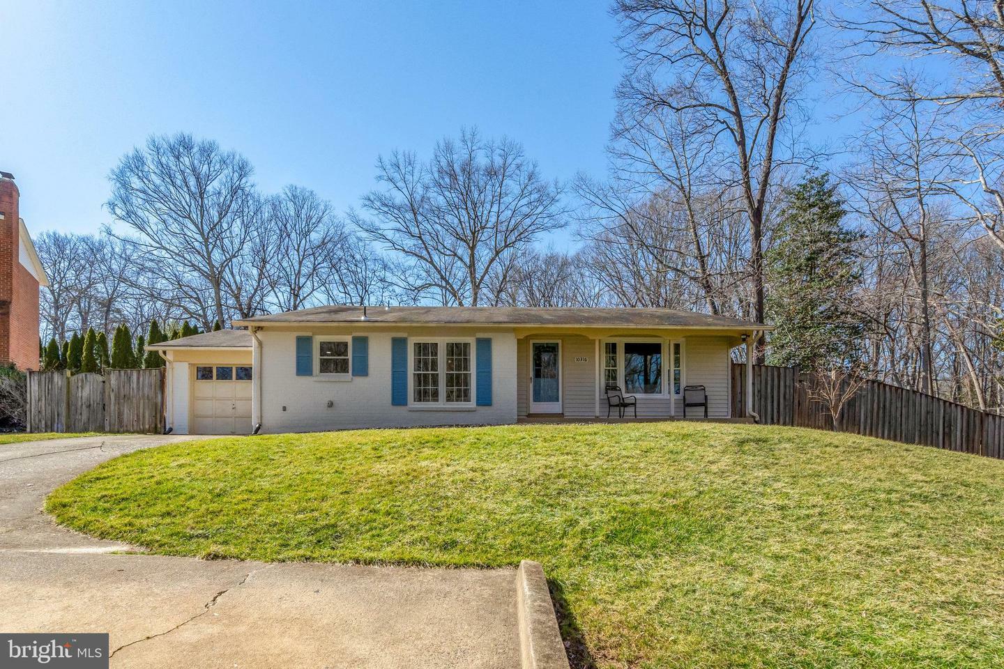 Property Photo: 10316 Collingham Drive VA 22032