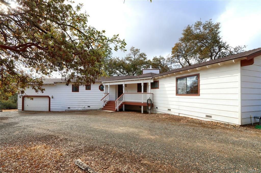 Property Photo: 32786 Road 221 CA 93643