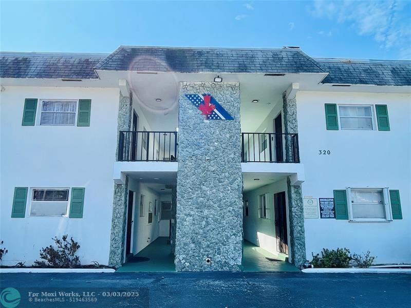 Property Photo:  320 SW 1st St D-2  FL 33060