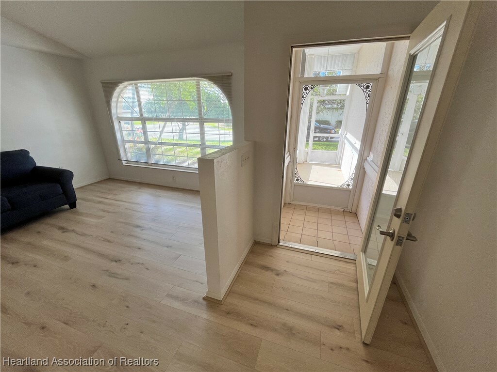 Property Photo: 30 Crestview Court S FL 33852