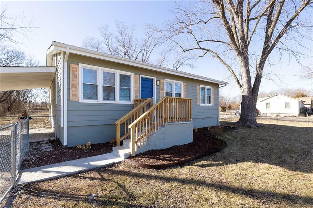 Property Photo: 3328 S Selsa Road MO 64057