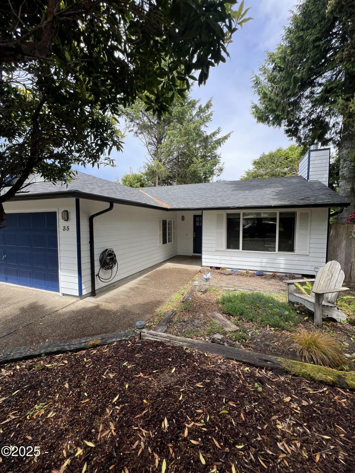 Property Photo: 35 Pacific Street OR 97341