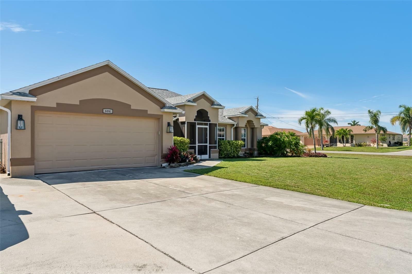 Property Photo: 604 SE 31st Terrace FL 33904