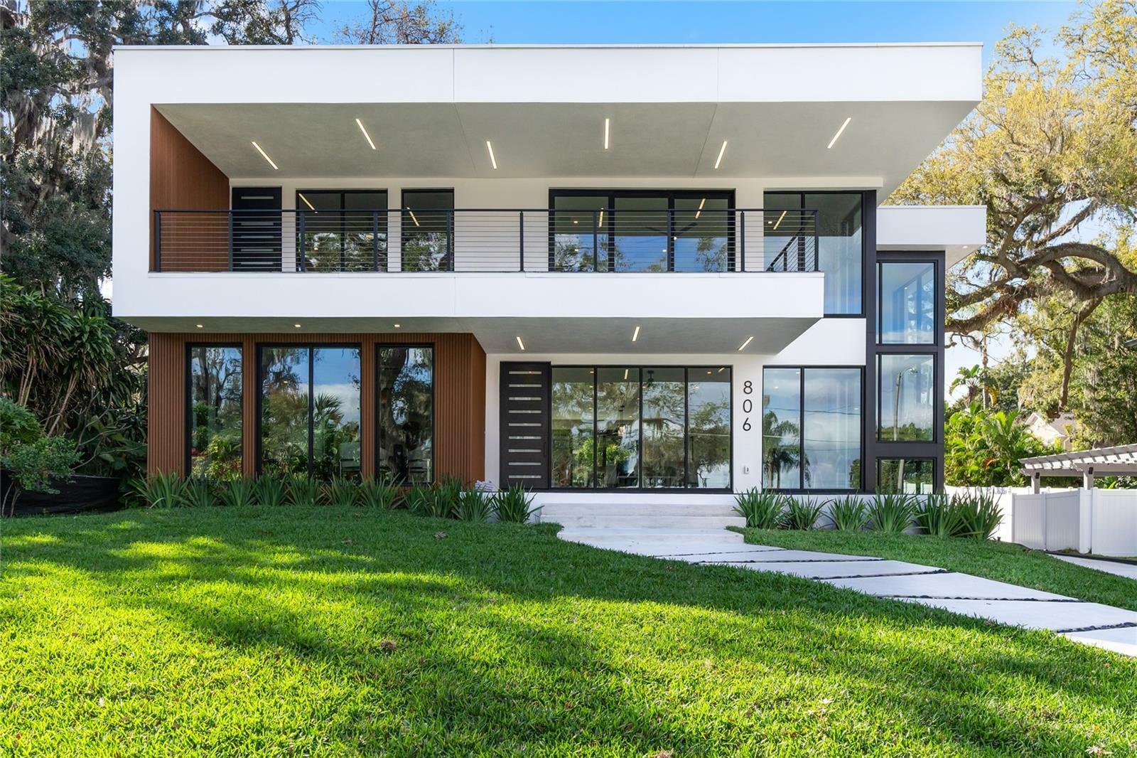 Property Photo: 806 Edgewater Drive FL 32804