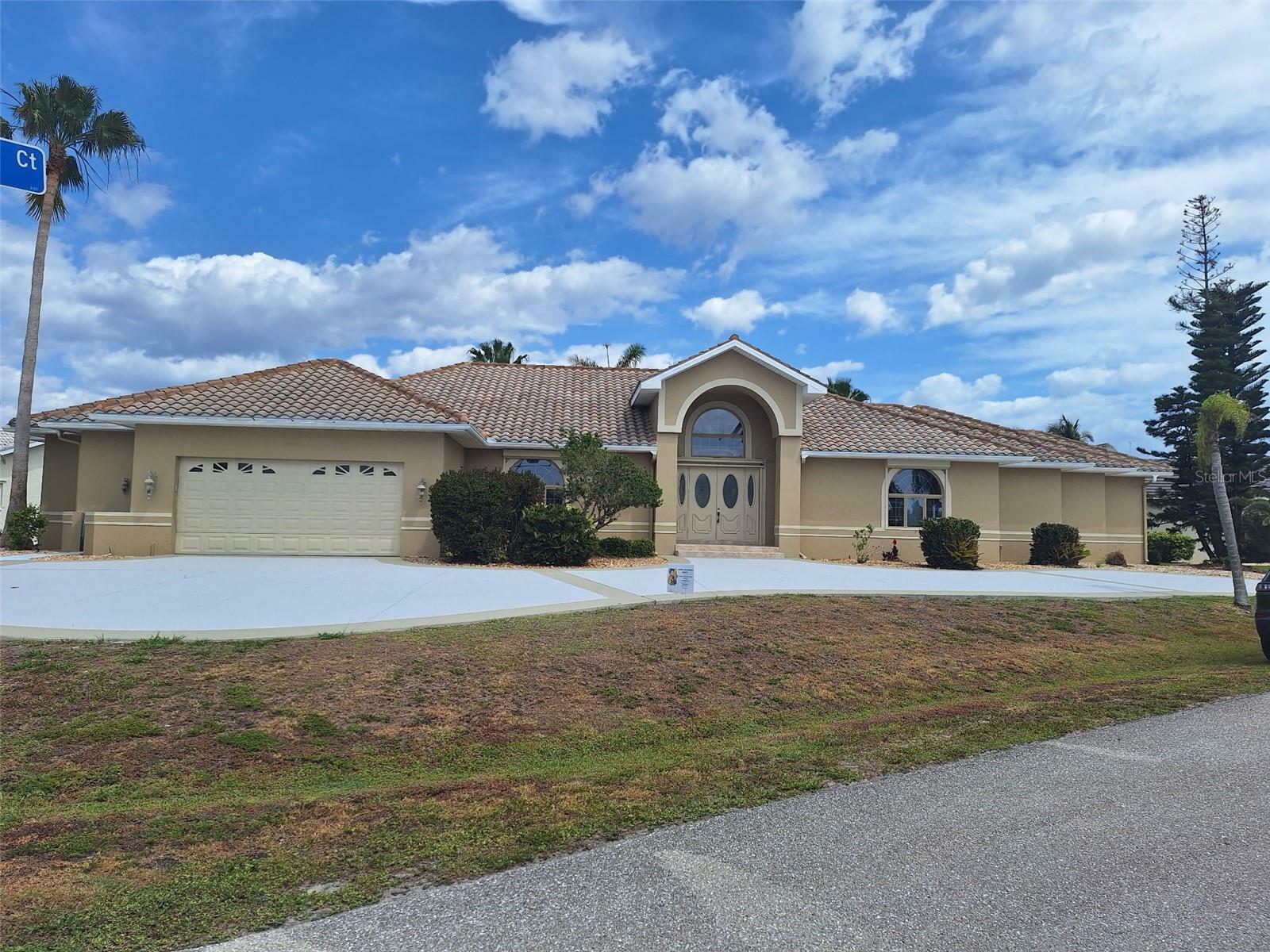 Property Photo: 5000 Ussepa Court FL 33950