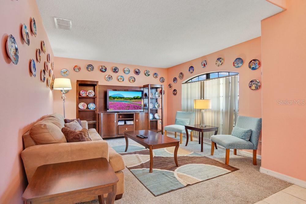 Property Photo: 511 Coventry Road FL 33897