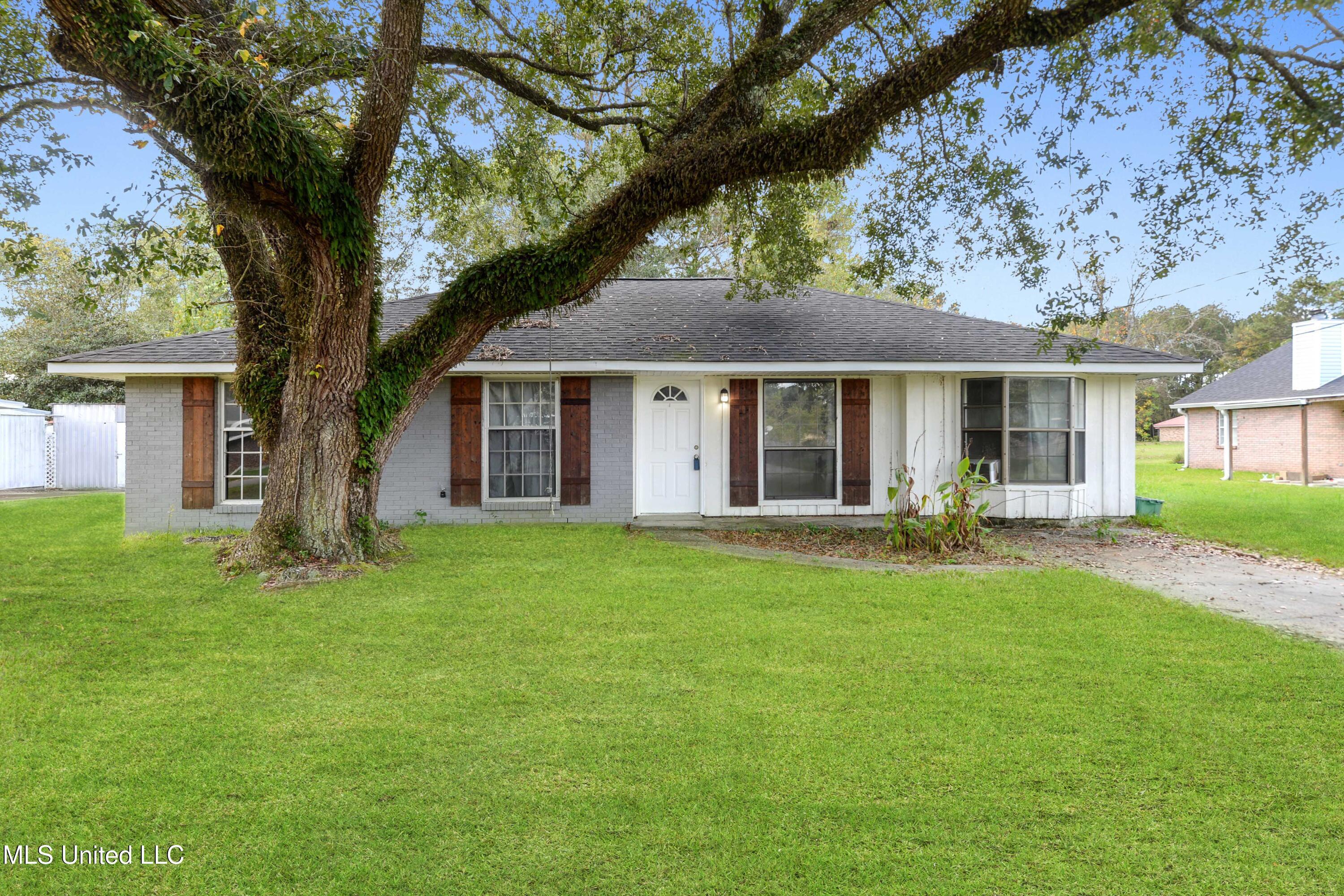 Property Photo: 1102 Douglas Street MS 39466