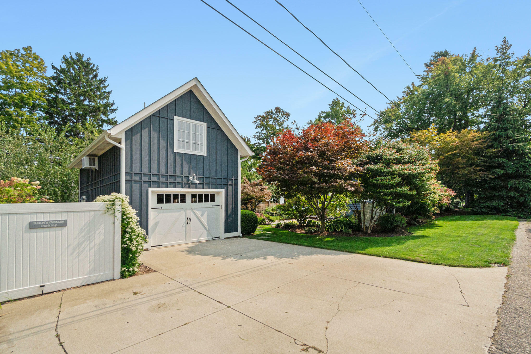 Property Photo:  810 Allegan Street  MI 49453 