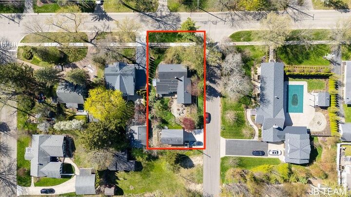 Property Photo:  810 Allegan Street  MI 49453 