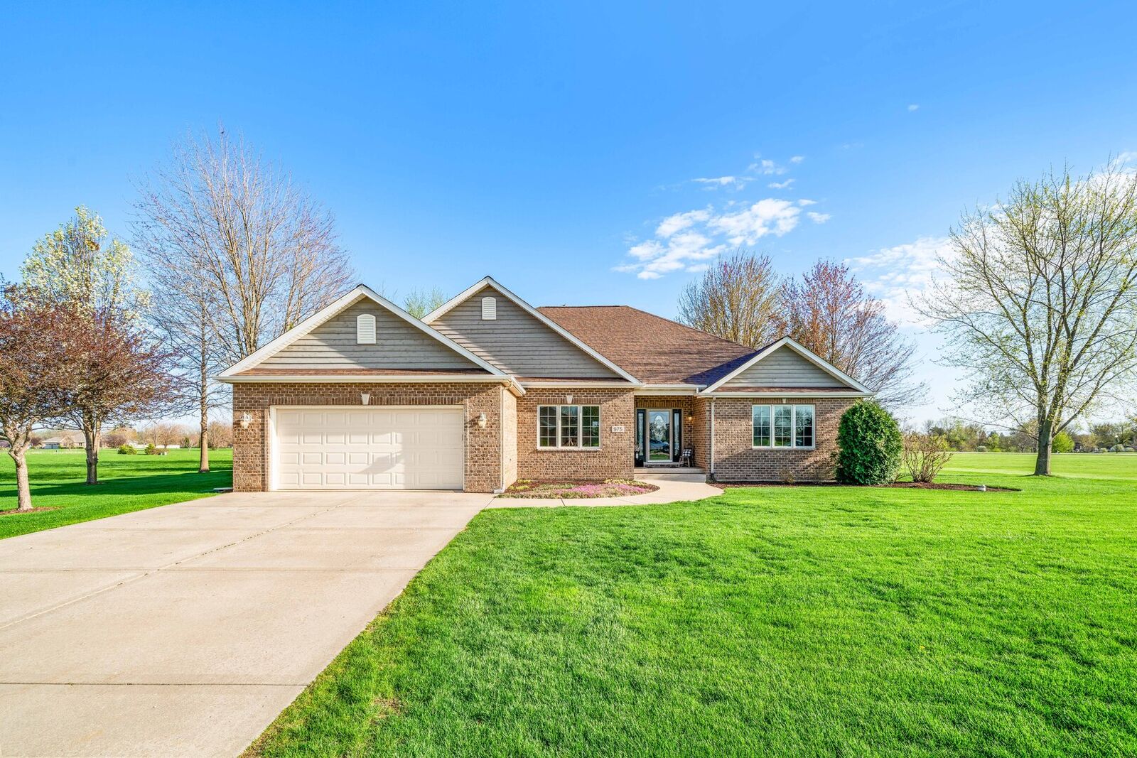 Property Photo:  975 Fox Trail Lane  IL 60552 