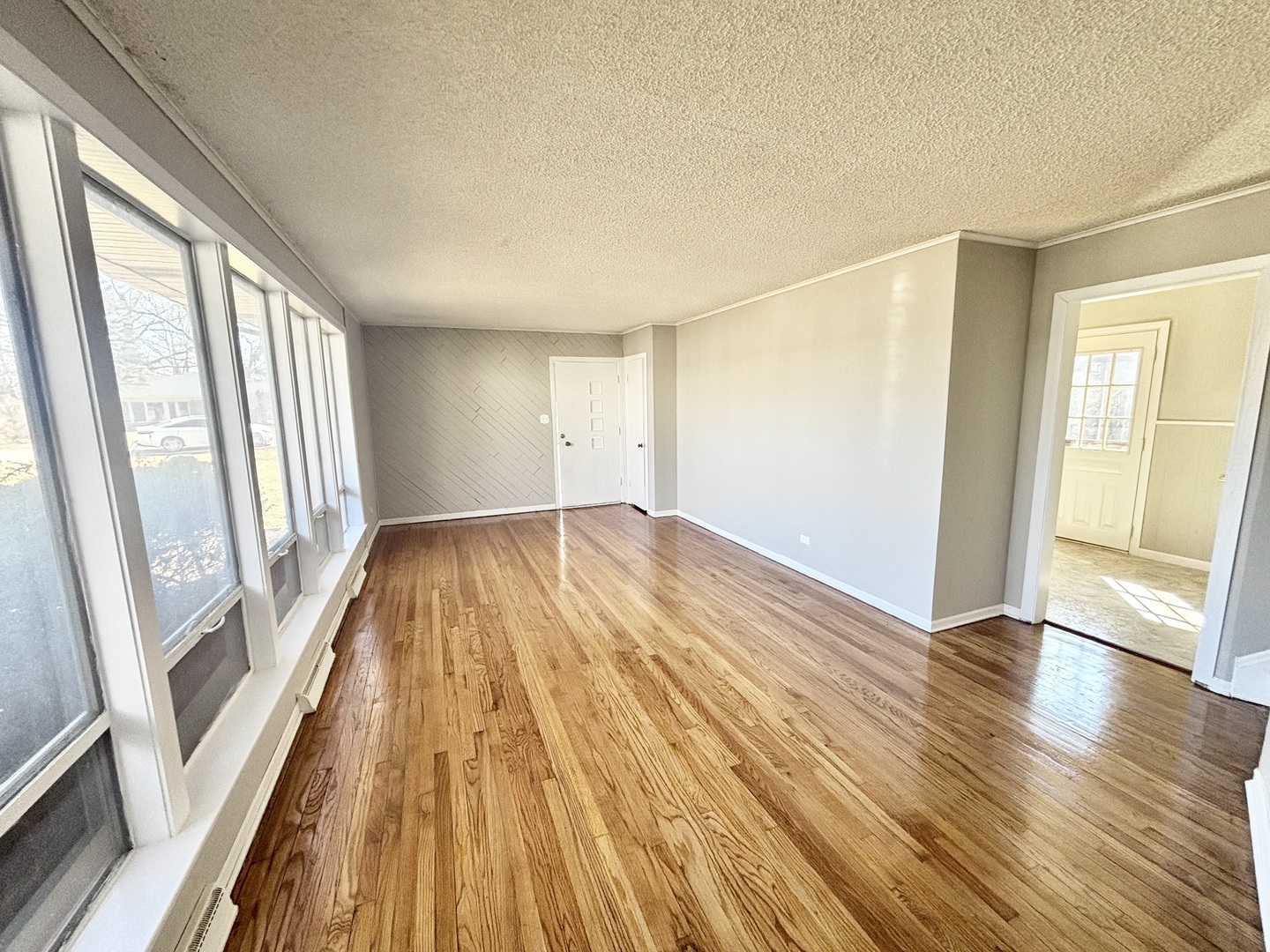 Property Photo:  1440 S Stewart Avenue  IL 60148 