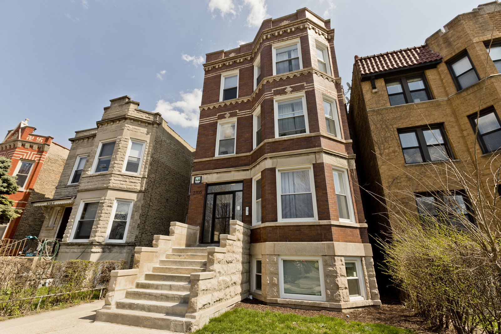 Property Photo: 2705 N Kimball Avenue 2 IL 60647