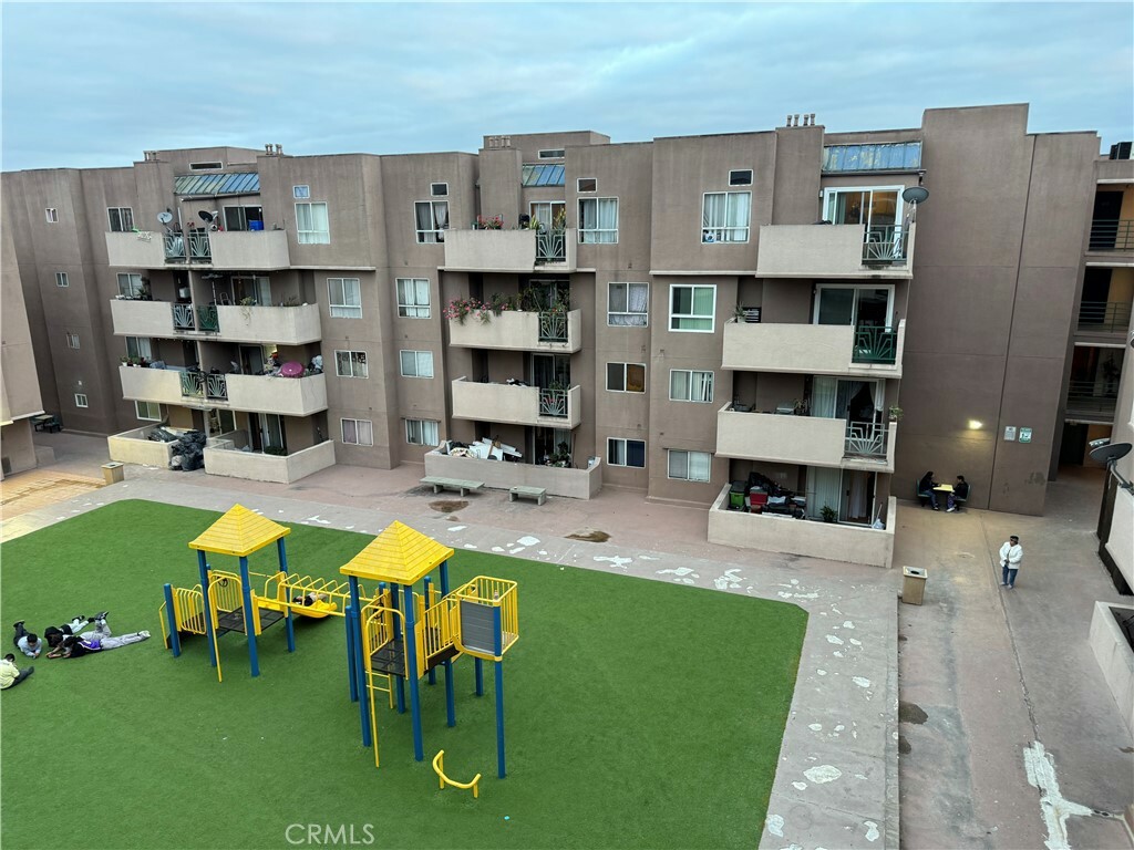 Property Photo: 450 E 4th Street 405 CA 92701