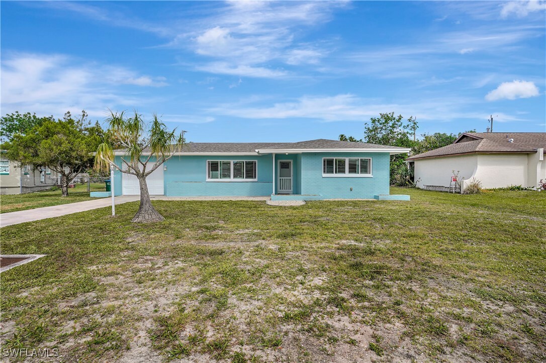 Property Photo:  719 Sharar Court  FL 33904 