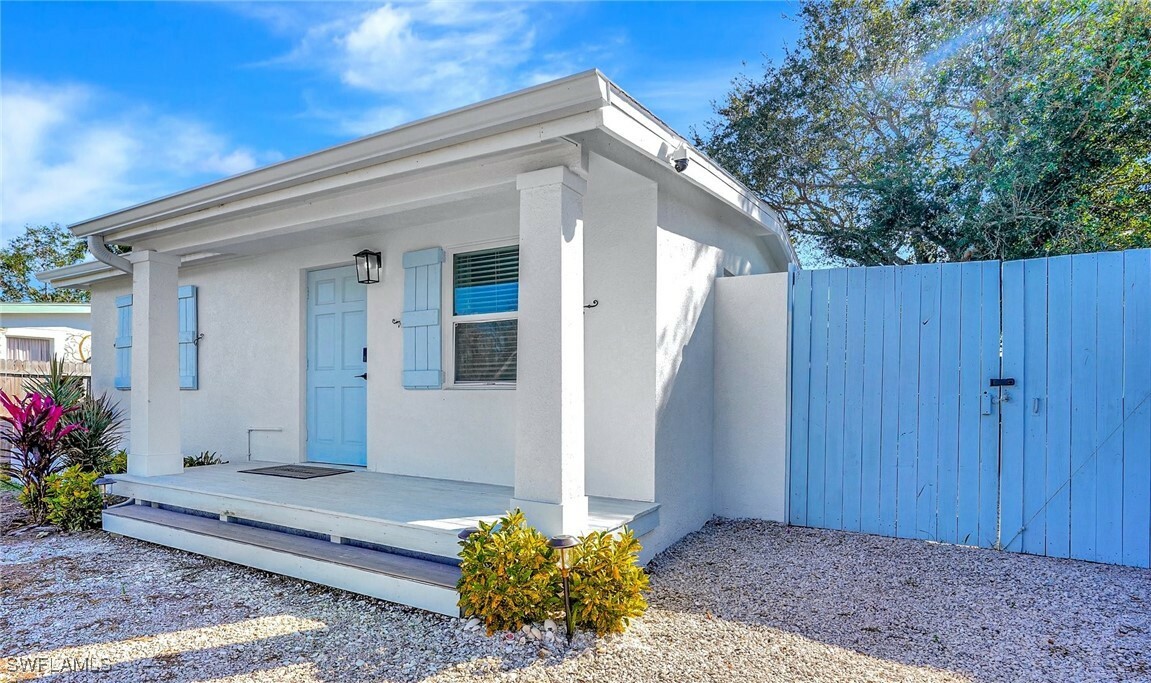 Property Photo: 3100 Connecticut Avenue FL 34112