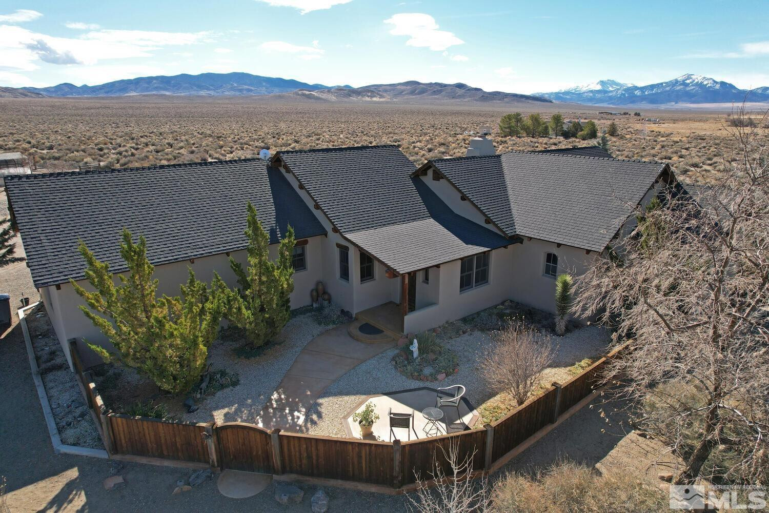 Property Photo: 10 Dee Court NV 89444
