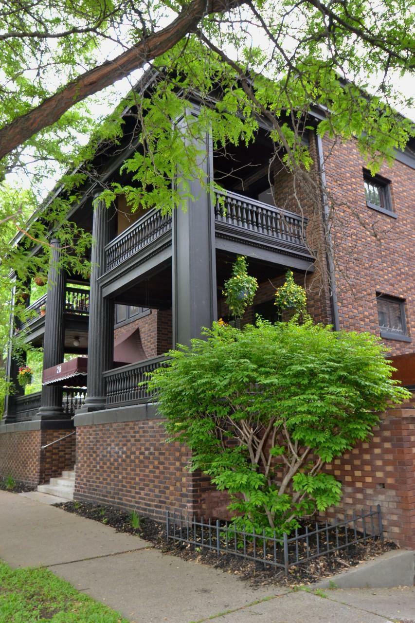 Property Photo:  28 Saint Albans Street N 4N  MN 55104 
