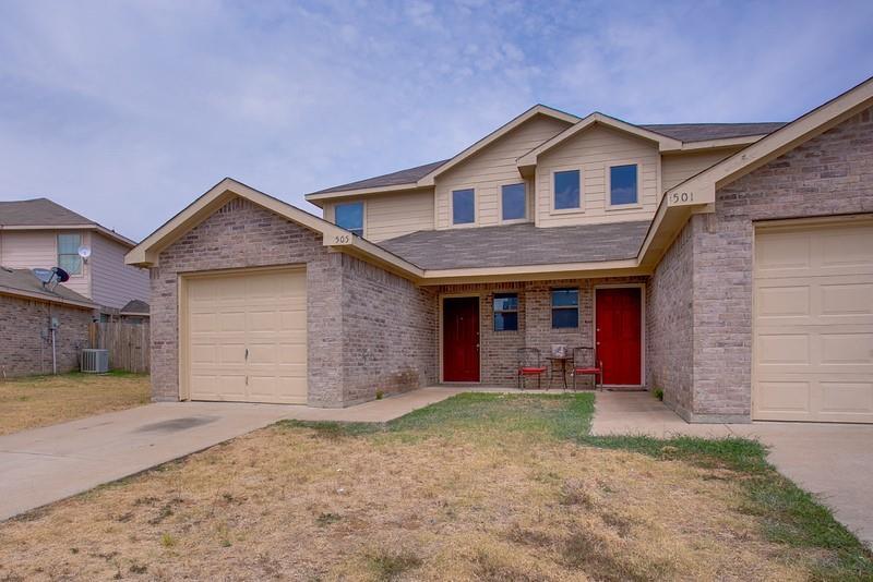 Property Photo: 505 Mast Court TX 76036