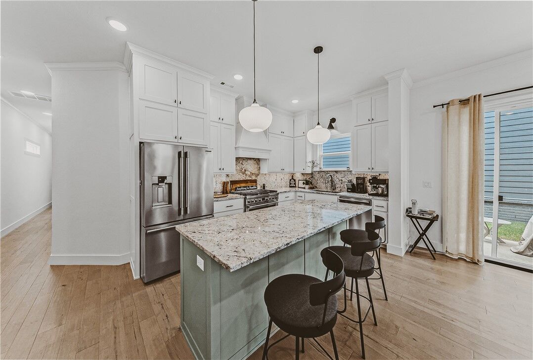 Property Photo:  1019 N Main Street  AR 72712 