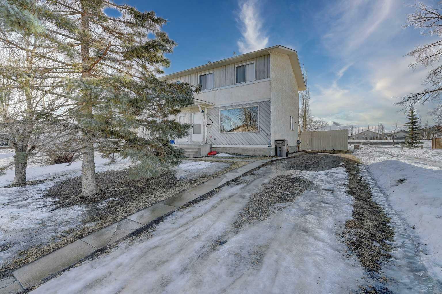 Property Photo:  9723 69 Avenue  AB T8V 5E4 