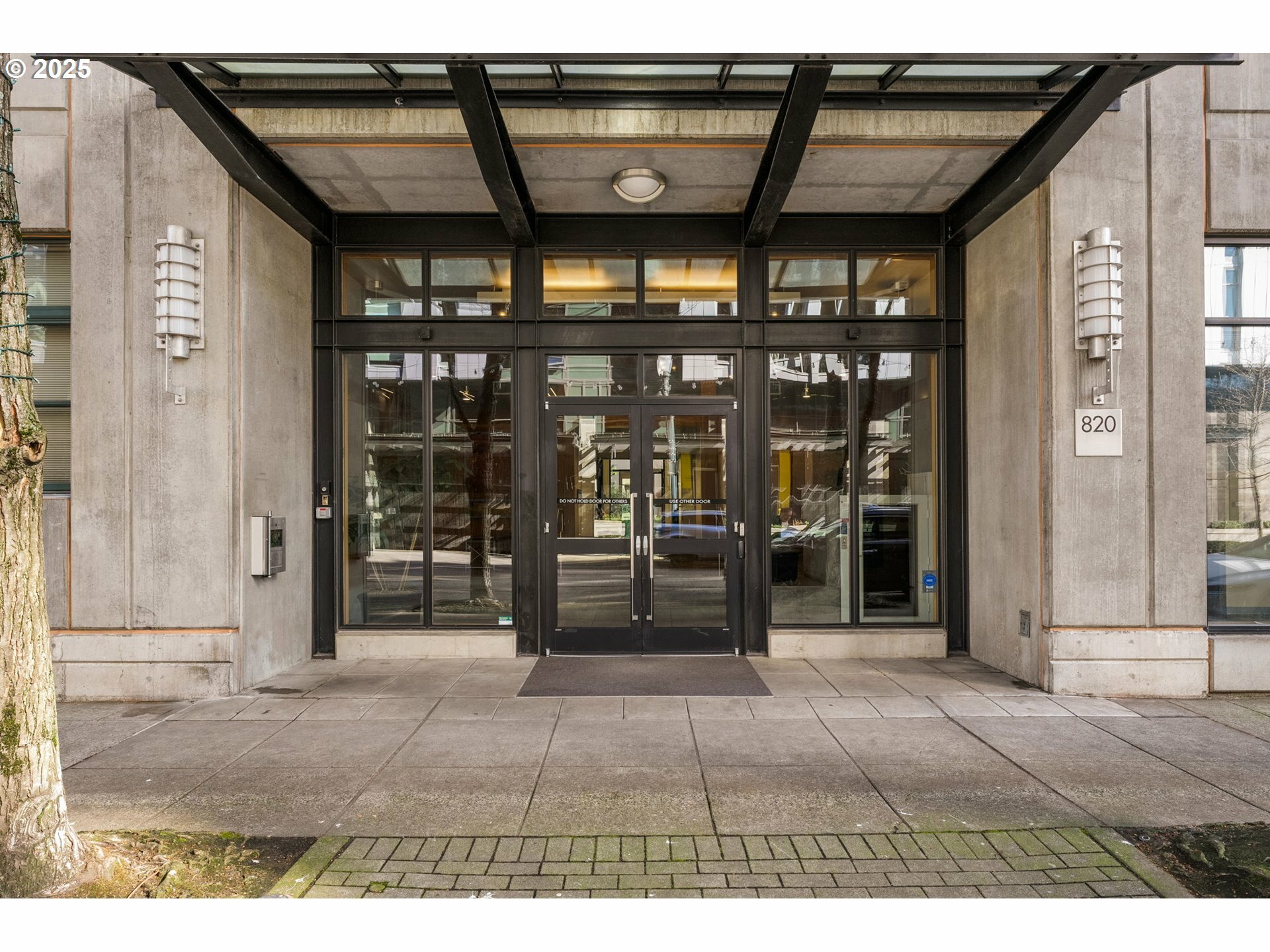 Property Photo: 820 NW 12th Ave 610 OR 97209