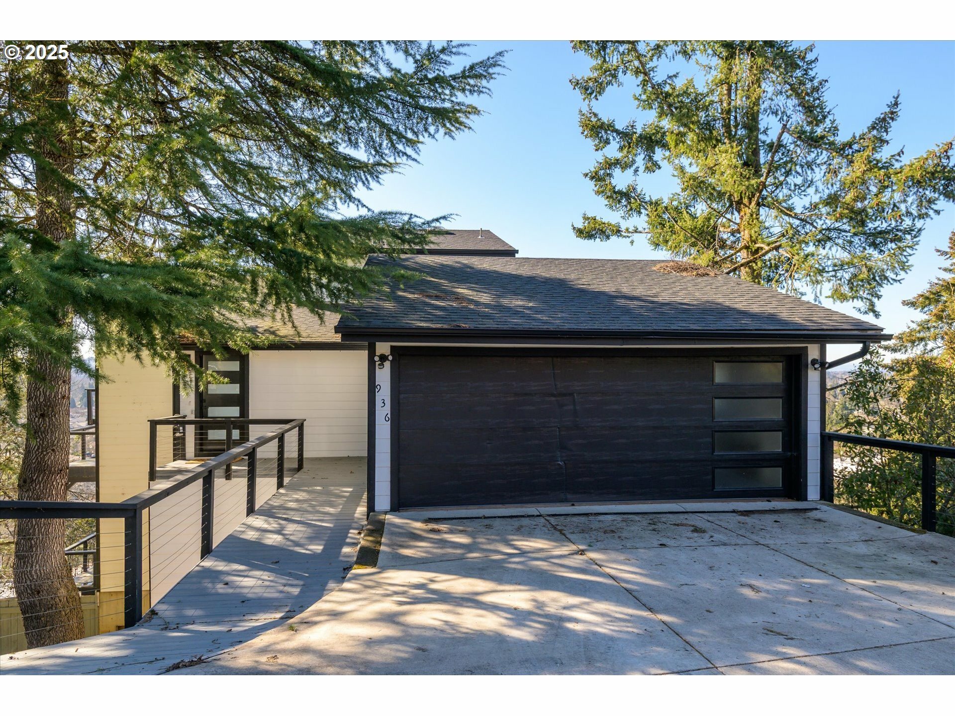 Property Photo: 936 Summit Blvd OR 97477