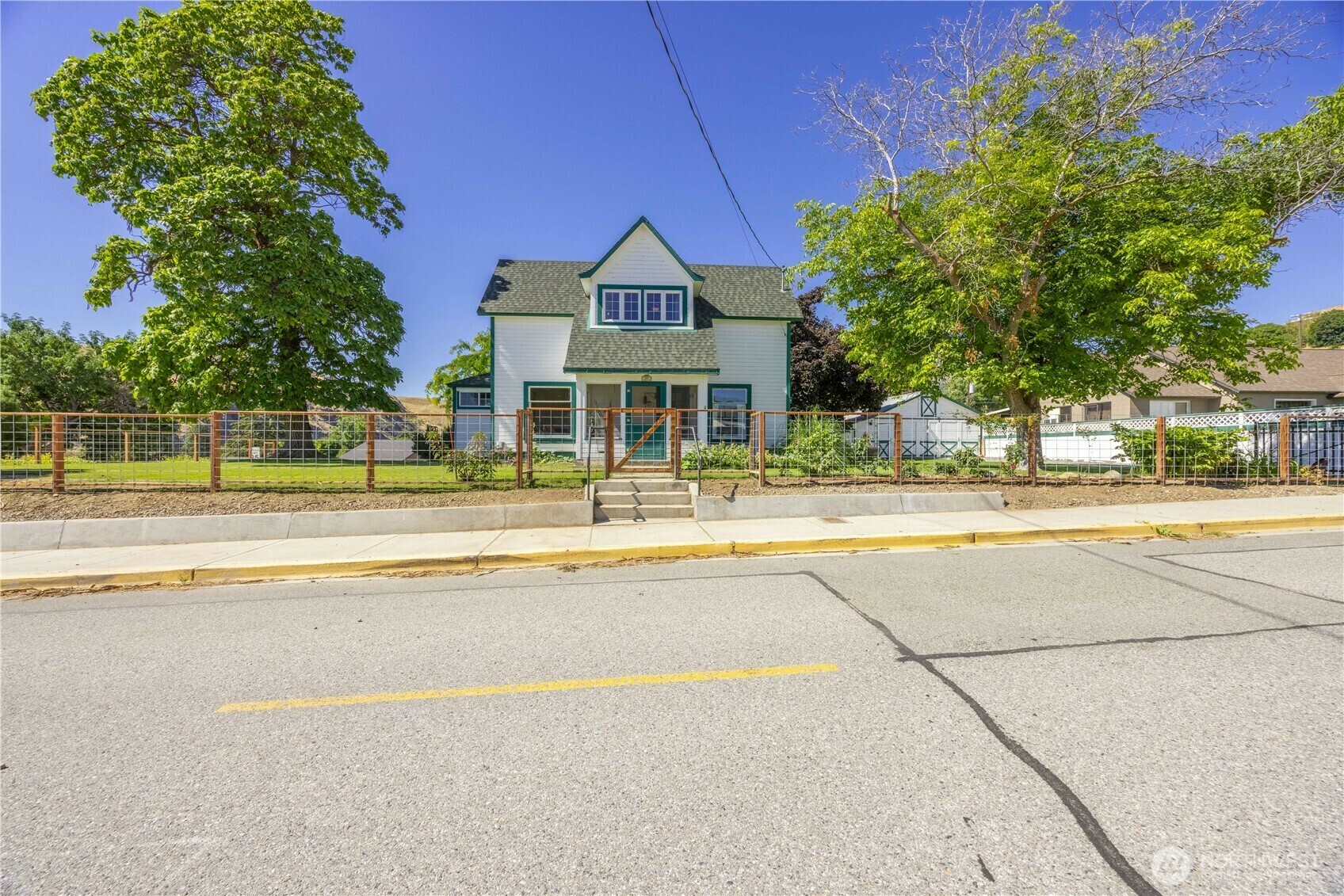Property Photo: 107 Chris Street WA 98846