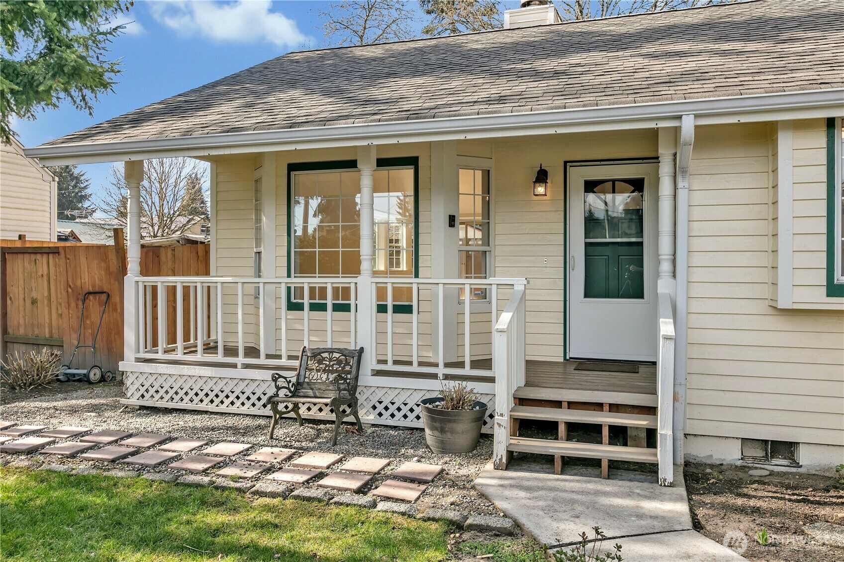 Property Photo: 15 R Street SE WA 98002