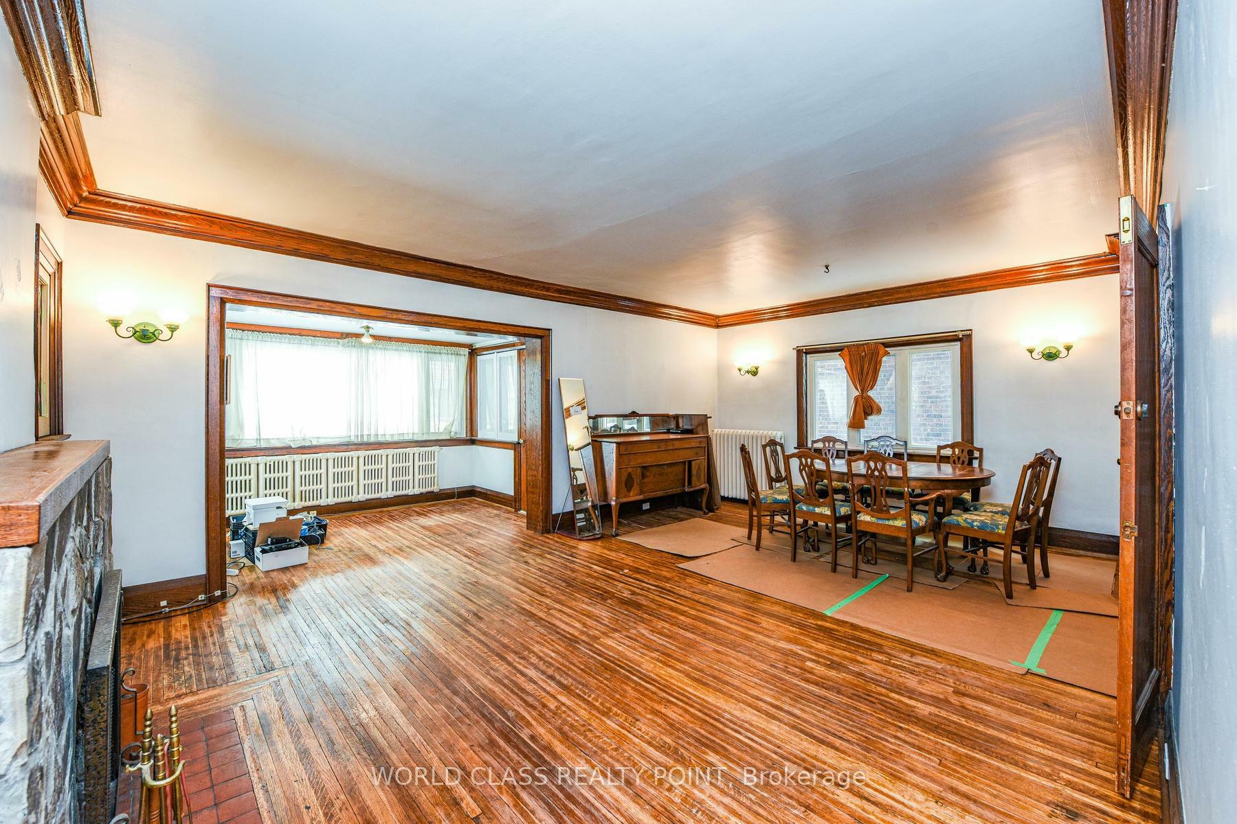 Property Photo: 18 Glendale Ave ON M6R 2S7