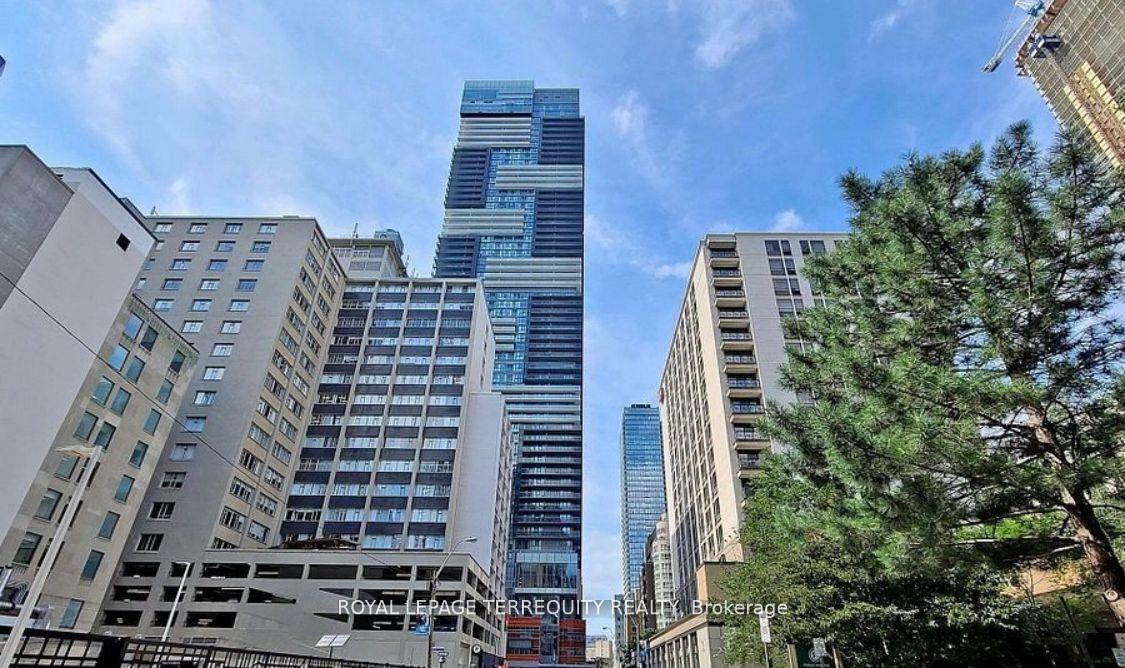 Property Photo: 7 Grenville Street W 3702 ON M4Y 0E9