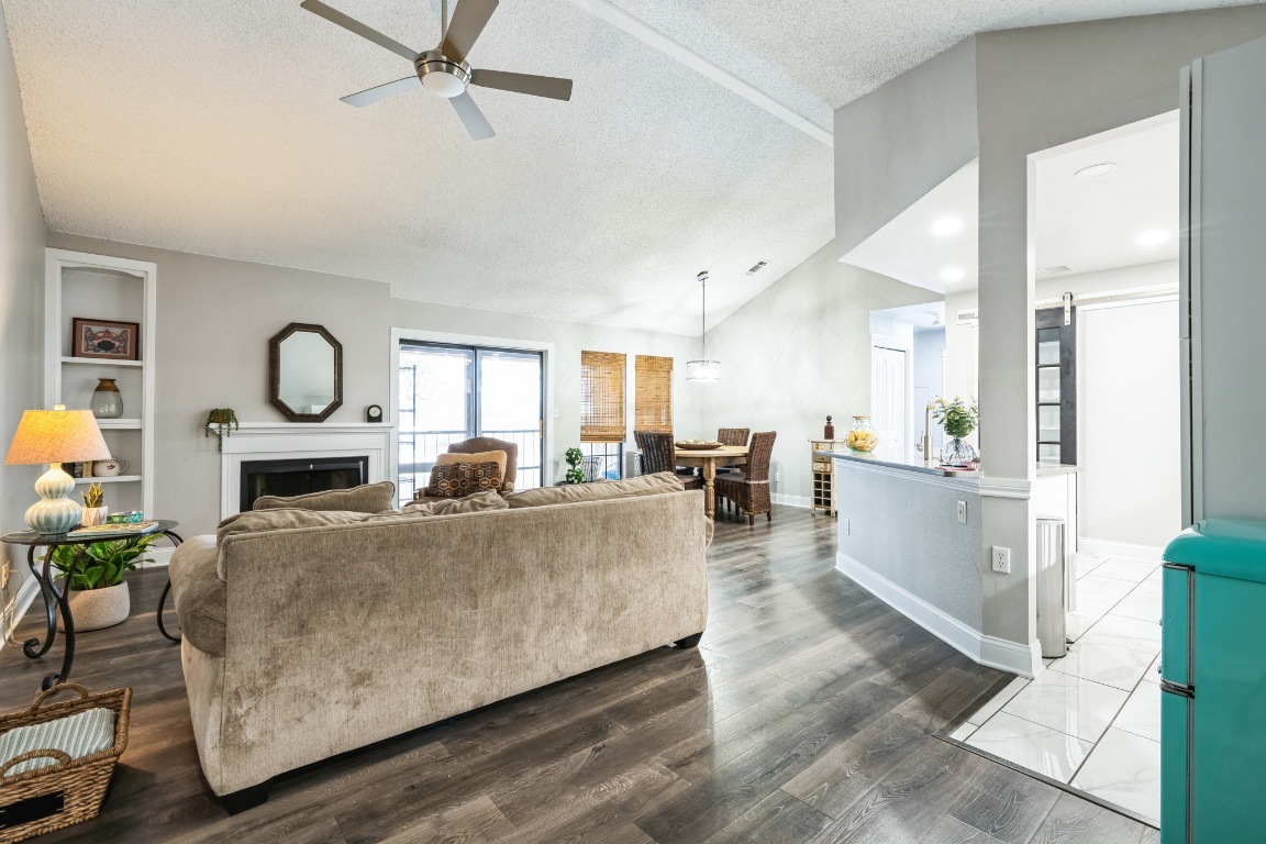 Property Photo: 1202 Thorpe Lane 406D TX 78666