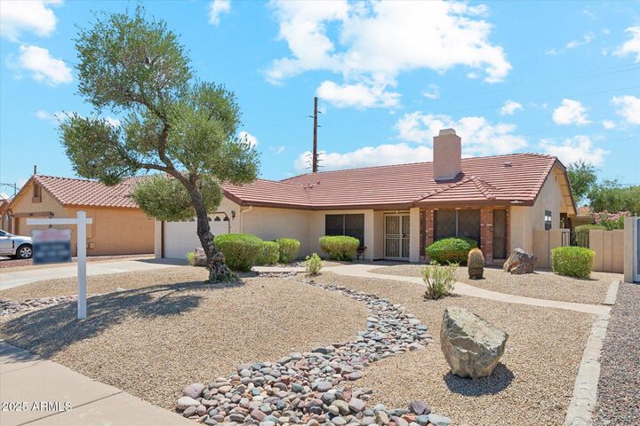 Property Photo:  12826 S 40th Place  AZ 85044 